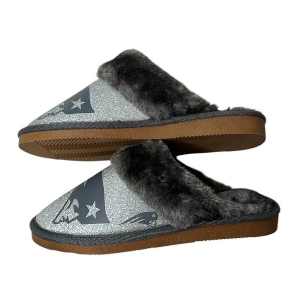 FOCO Officially Licensed Glitter Patriots Football Faux Fur Slippers. Size 9/10. - Picture 2 of 11